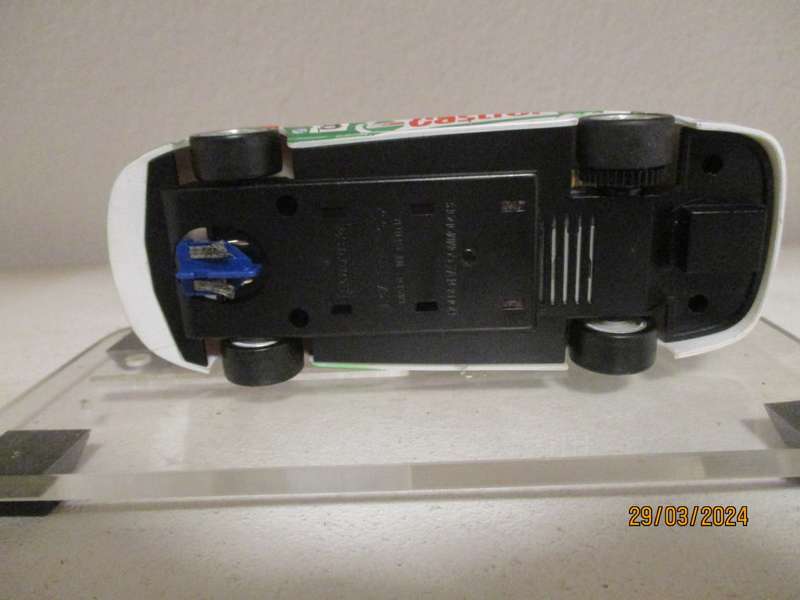 1/32 SCALE HORNBY SLOT CAR HOLDEN COMMODORE