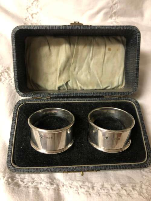 2 X SOLID SILVER NAPKIN/SERVIETTE RINGS HALLMARKED  BIRMINGHAM c1925 IN ORIGINAL BOX