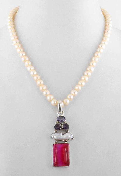 208 Ct Freshwater Cabochon Pearl With Onyx Gemstone Beaded Necklace