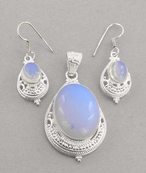 17 Gm Chalcedony Gemstone Silver Pendant With Earrings
