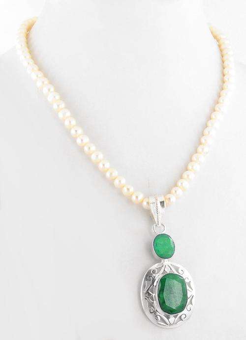 35 Gm Pearl Gemstone Beaded Necklace With Emerald Gemstone Pendant