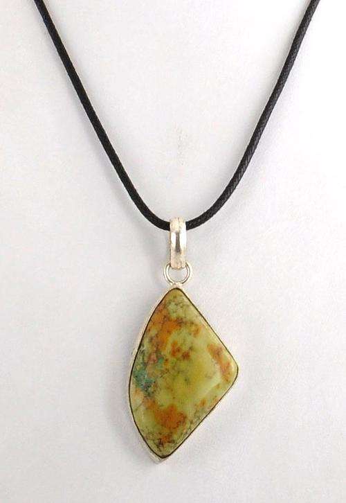 14 Gm Agate Gemstone Silver Alloy Pendant