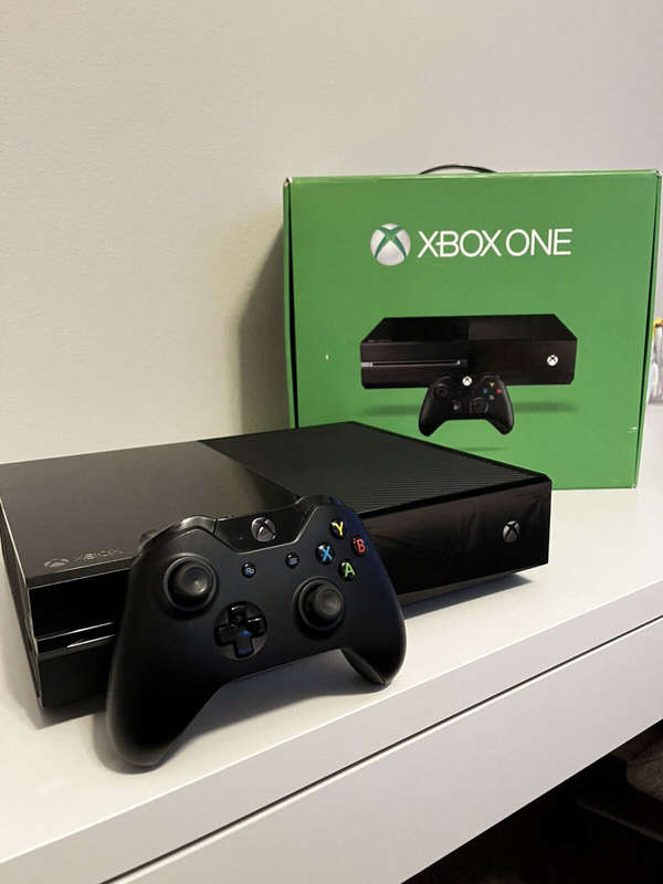 Xbox one 500GB, 1 controller & GTA 5
