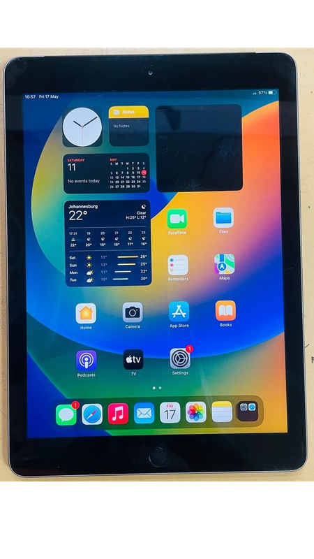 iPad 5th gen 32GB Wifi and 4G (Grey)