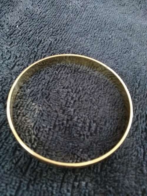 Beautiful 9kt GOLD HEAVY  Bangle