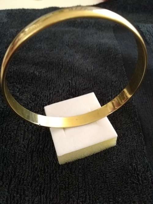 Beautiful 9kt GOLD HEAVY  Bangle