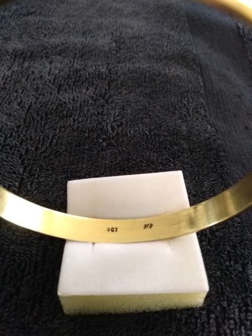 Beautiful 9kt GOLD HEAVY  Bangle