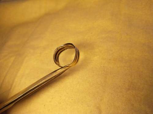 Gold Ring 9ct ladies . Beautiful piece ..PLEASE READ