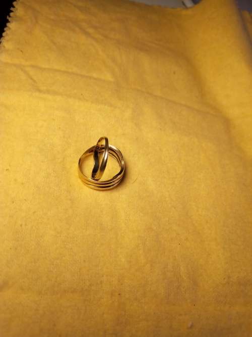 Gold Ring 9ct ladies . Beautiful piece ..PLEASE READ