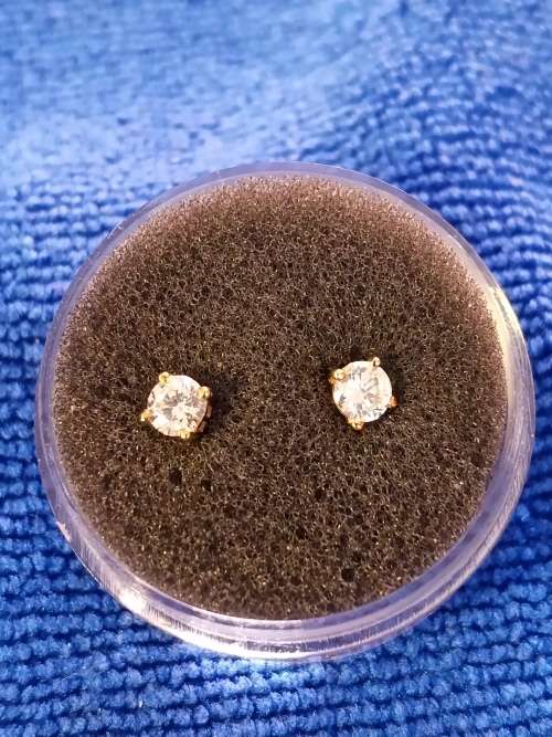 Gold studs