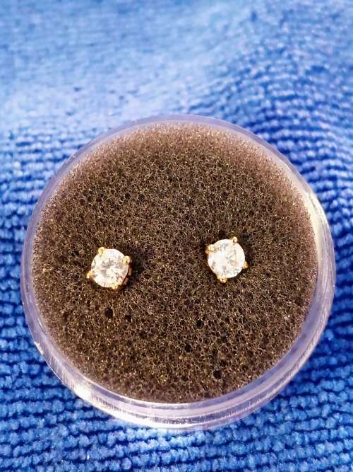 Gold studs