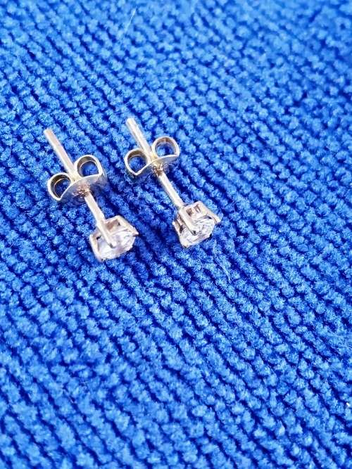 Gold studs