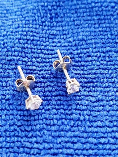 Gold studs