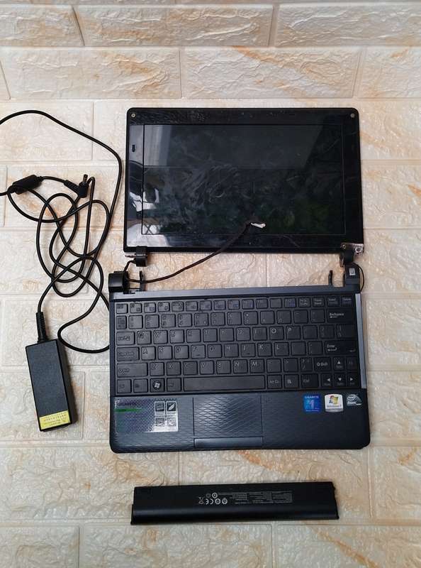 Gigabyte q2006 for parts or repair