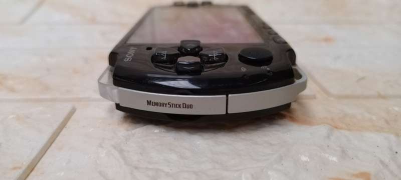 Psp 3004 with 2 games and new 3600mah battery