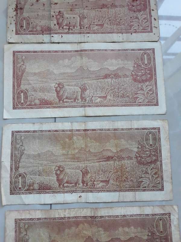 8X South Africa 1 Rand notes- TW de Jongh