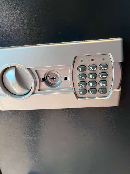 Electronic digital safes