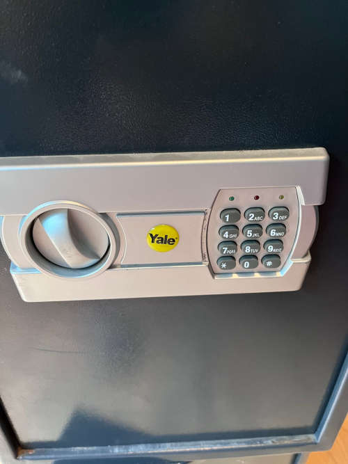 Electronic digital safes