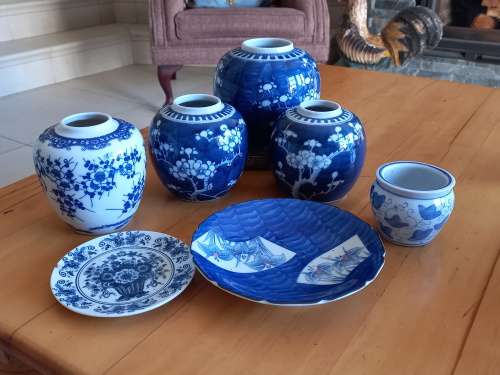 blue and white bundle of porcelain
