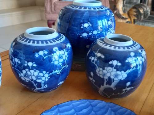 blue and white bundle of porcelain