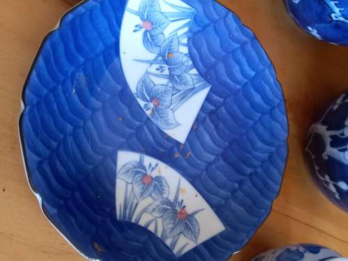 blue and white bundle of porcelain
