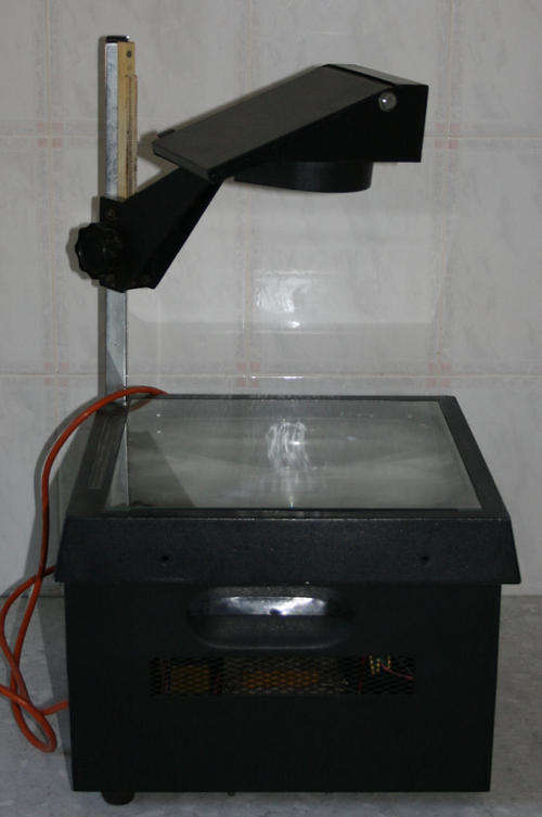 OVERHEAD PROJECTOR