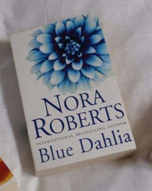 Nora Roberts - Blue Dahlia