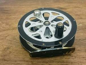 Vintage Pflueger trout / salmon reel model 1554 - made in USA
