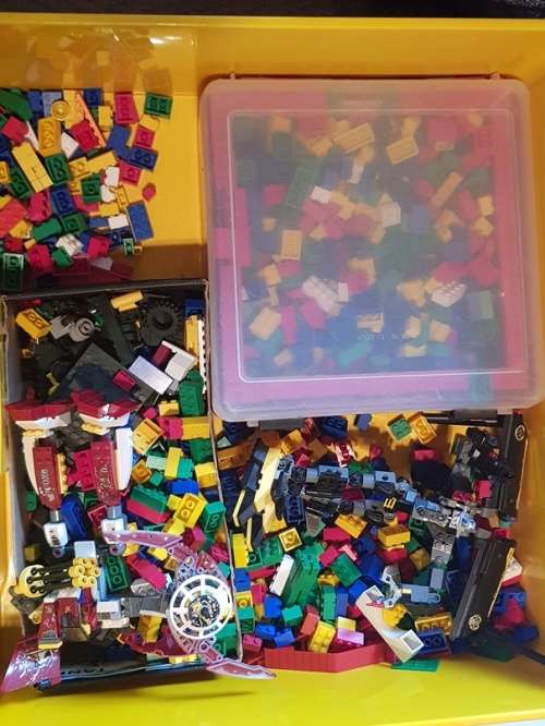 Mixed bag Of LEGO blocks and pieces