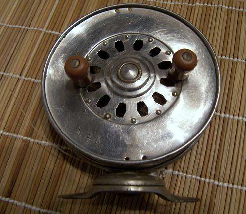 COLLECTABLE VINTAGE STAINLESS STEEL FUJI CENTREPIN