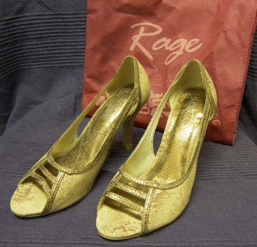 PRETTY PAIR OF RAGE LADIES SHOES. (SNAKE SKIN LOOK) SIZE 3