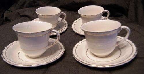 Vintage set of 4 dainty tea cups
