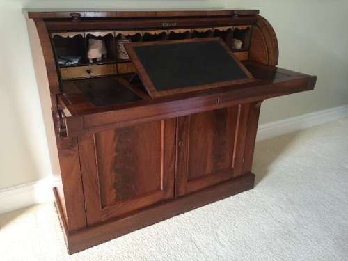 Victorian Mahogany Bureau in good original condition ( 100 x 105 x 45 cm )