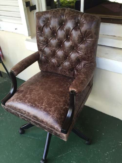 Genuine Leather Office Swivel Chair in good condition