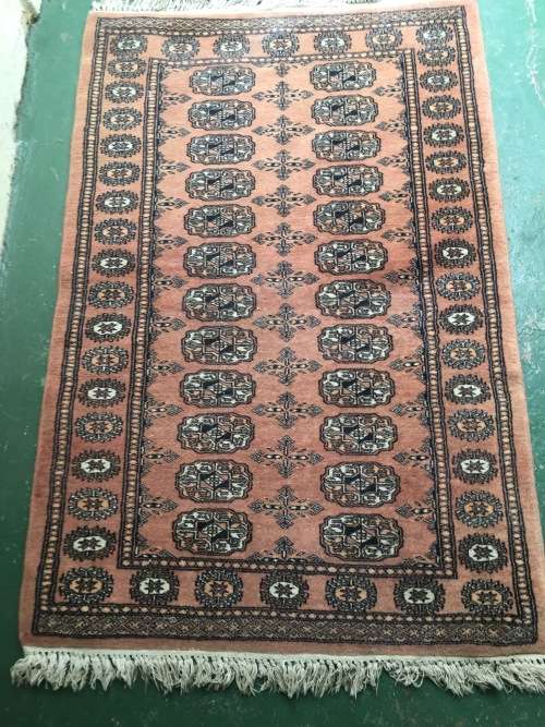 Persian Rug in good condition (133 x 80 cm )