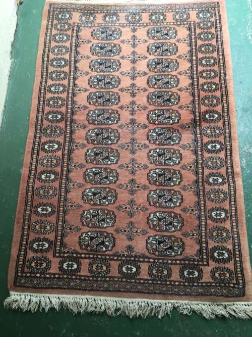 Persian Rug in good condition (133 x 80 cm )