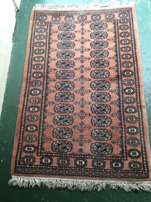 Persian Rug in good condition (133 x 80 cm )