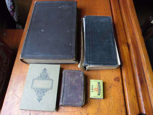 STATE BIJBEL EN 3 GEZANGE BOEKE