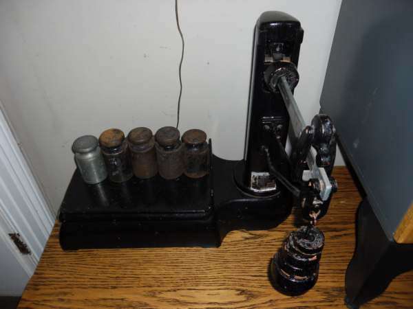 CAST IRON SCALE WITH WEIGHTS
