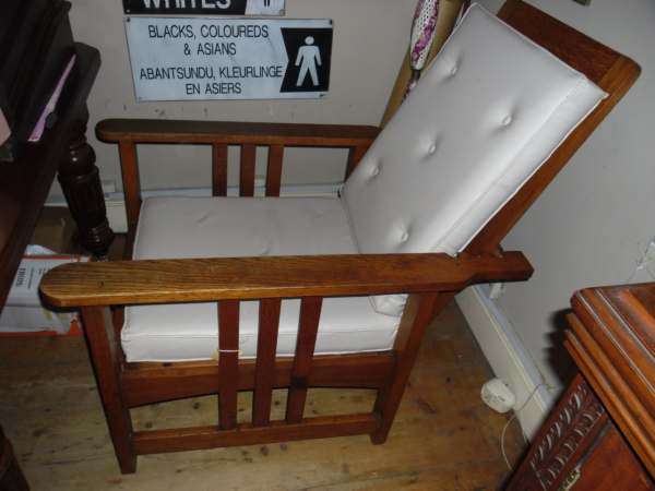 OAK MORRIS CHAIR IN VERY GOOD CONDITION