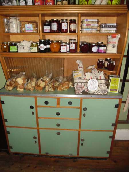 RETRO KITCHEN CABINET IN GOOD CONDITION