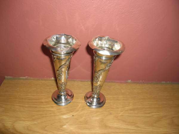PAIR OF HALMARKED SILVER FLOWERVASES ( 13 CM HIGH) 306g