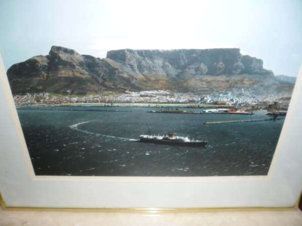 PHOTOGRAPH OF UNION CASTE LEAVING CAPE TOWN SIGNED ARTHUR ENGLISH