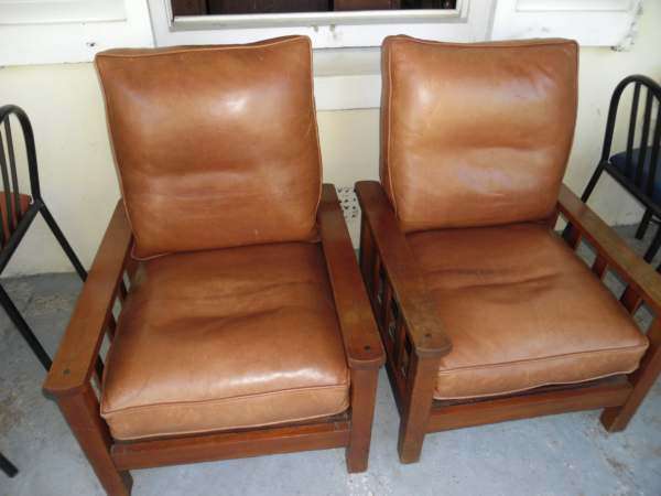 MORRIS CHAIRS: PAIR OF TEAK CHAIRS WITH LEATHER CUSHIONS