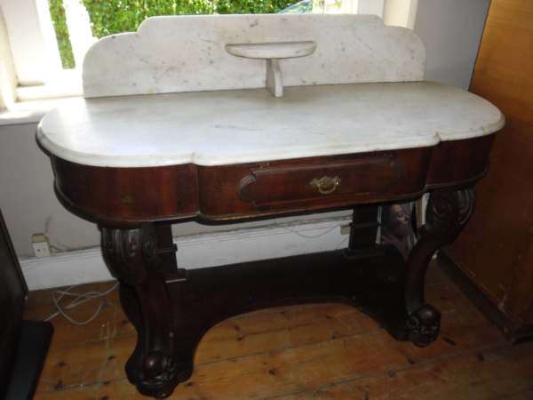 VICTORIAN MAHOGANY WASHSTAND WIT MARBLETOP ( 122 X 52 X 91 CM)