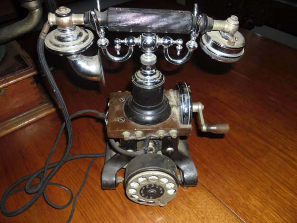 ANTIQUE SKELETON PHONE