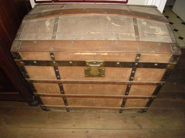 ANTIQUE SEA CHEST IN GOOD CONDITION
