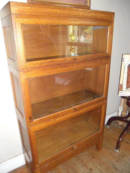 OAK LAWYERS BOOKCASE IN GOOD CONDITION