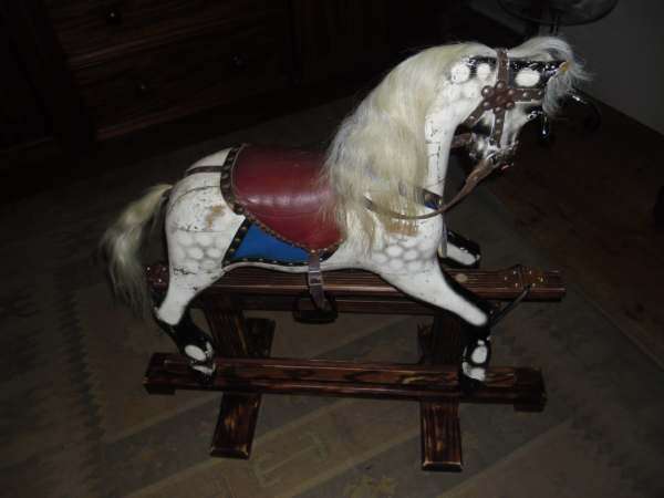 ROCKING HORSE CIRCA 1910 (100 X 90 X 41 CM)