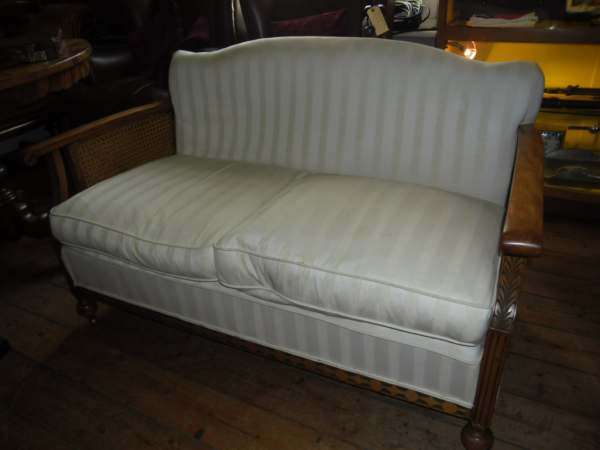 COUCH: LOVELY TWO SEATER IN GOOD CONDITION